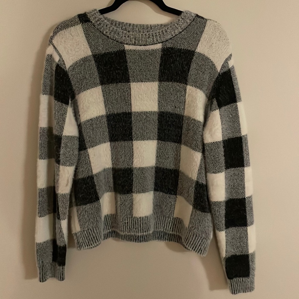Women’s size Medium ALYA black and white plad sweater.